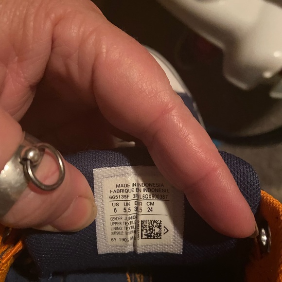 New converse size 6 - Picture 4 of 5